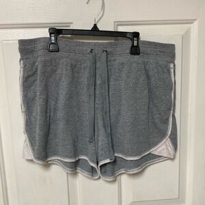 2x gray and white shorts